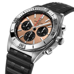 Load image into Gallery viewer, Vista laterale della cassa con vetro zaffiro bombato e corona a vite dell’orologio Breitling Chronomat B01 42
