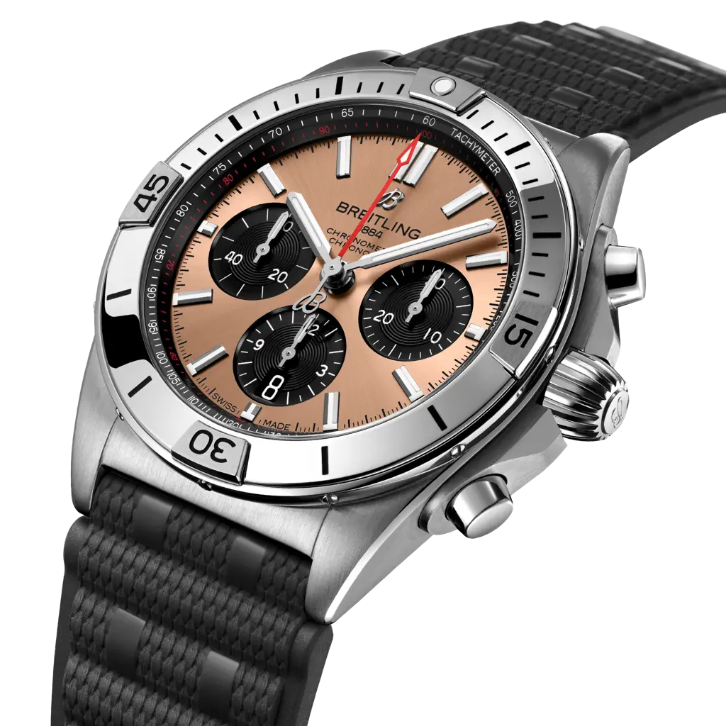 Vista laterale della cassa con vetro zaffiro bombato e corona a vite dell’orologio Breitling Chronomat B01 42