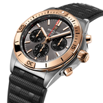 Load image into Gallery viewer, Dettaglio del cinturino in caucciù nero e fibbia pieghevole in acciaio dell’orologio Breitling Chronomat B01 42.
