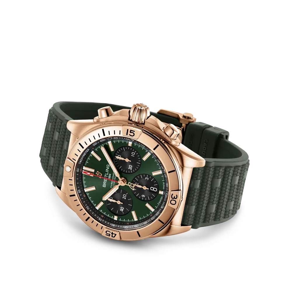 Vista laterale della cassa da 42 mm con corona a vite e vetro zaffiro bombato dell’orologio Breitling Chronomat B01 42.