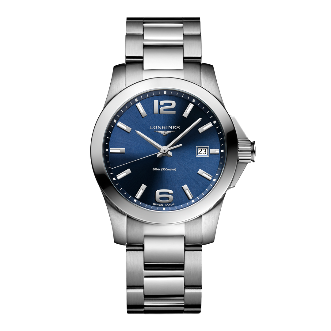 Quadrante blu a raggi di sole con numeri arabi e indici applicati, lancette argentate lucide dell'orologio Longines Conquest al quarzo