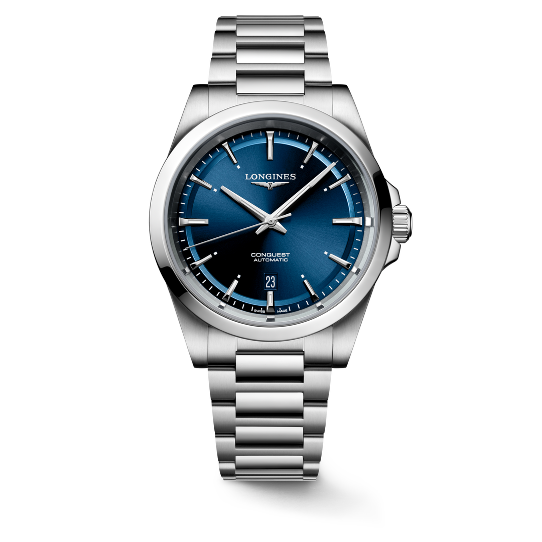 Quadrante blu a raggi di sole con indici applicati luminosi e lancette argentate lucide con trattamento Swiss Super-LumiNova® dell'orologio Longines Conquest automatico
