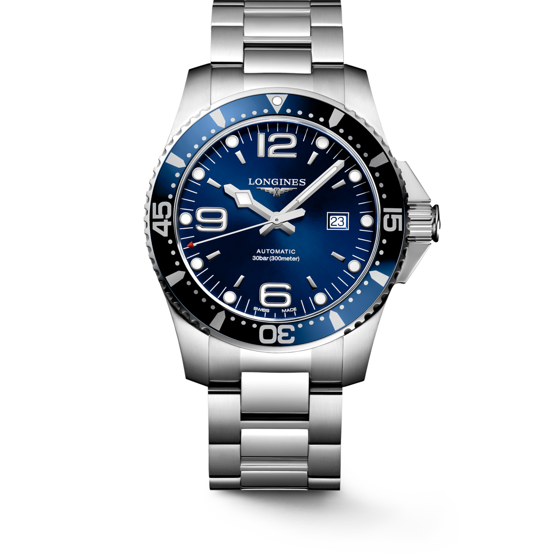 Quadrante blu soleil con indici applicati luminosi e lancette argentate lucide con trattamento Swiss Super-LumiNova® dell'orologio Longines HydroConquest automatico