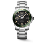 Load image into Gallery viewer, Quadrante nero con numeri arabi e indici applicati luminosi, lancette argentate lucide con trattamento Swiss Super-LumiNova® dell&#39;orologio Longines HydroConquest automatico
