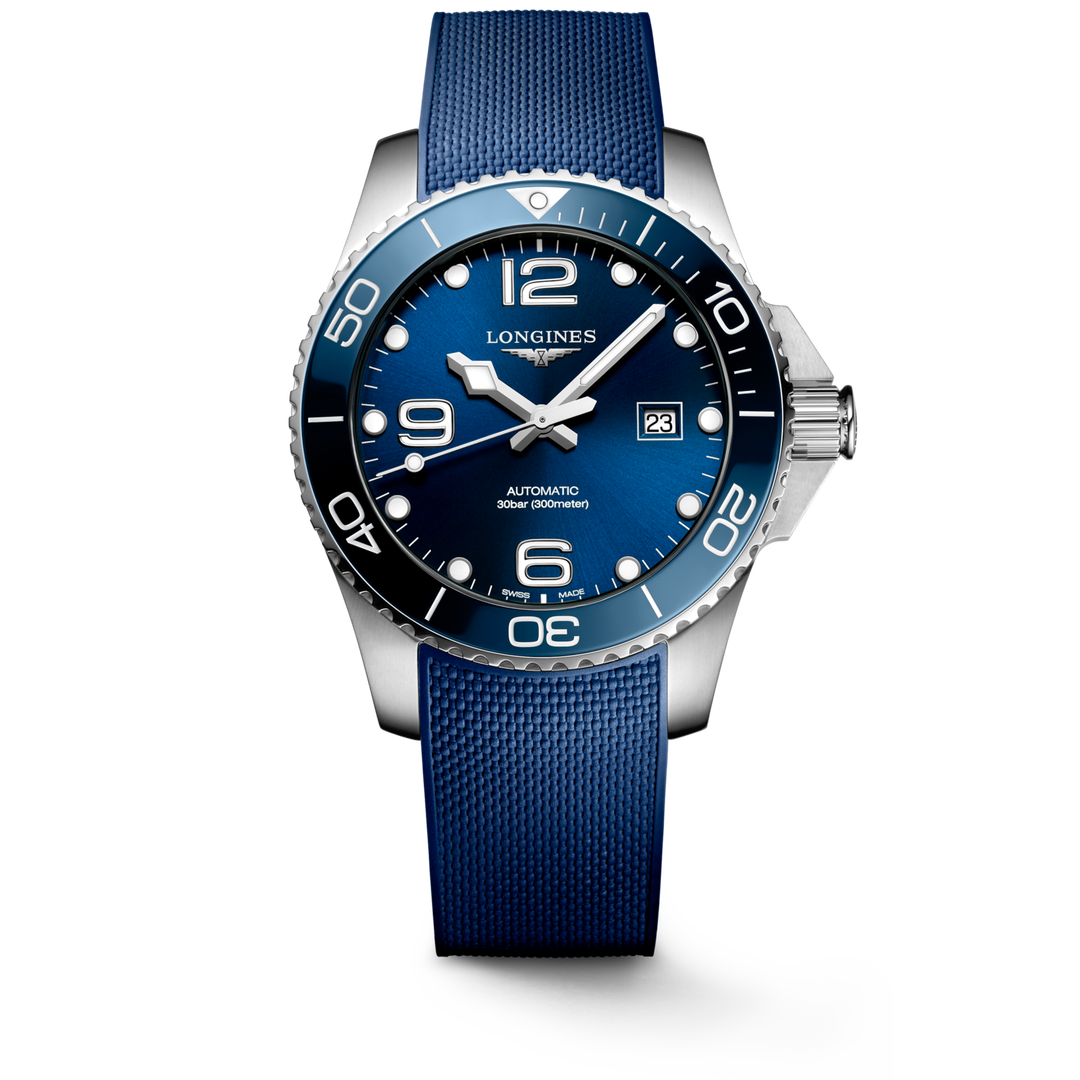 Quadrante blu a raggi di sole con numeri arabi e indici applicati, lancette argentate lucide con trattamento Swiss Super-LumiNova® dell'orologio Longines HydroConquest automatico