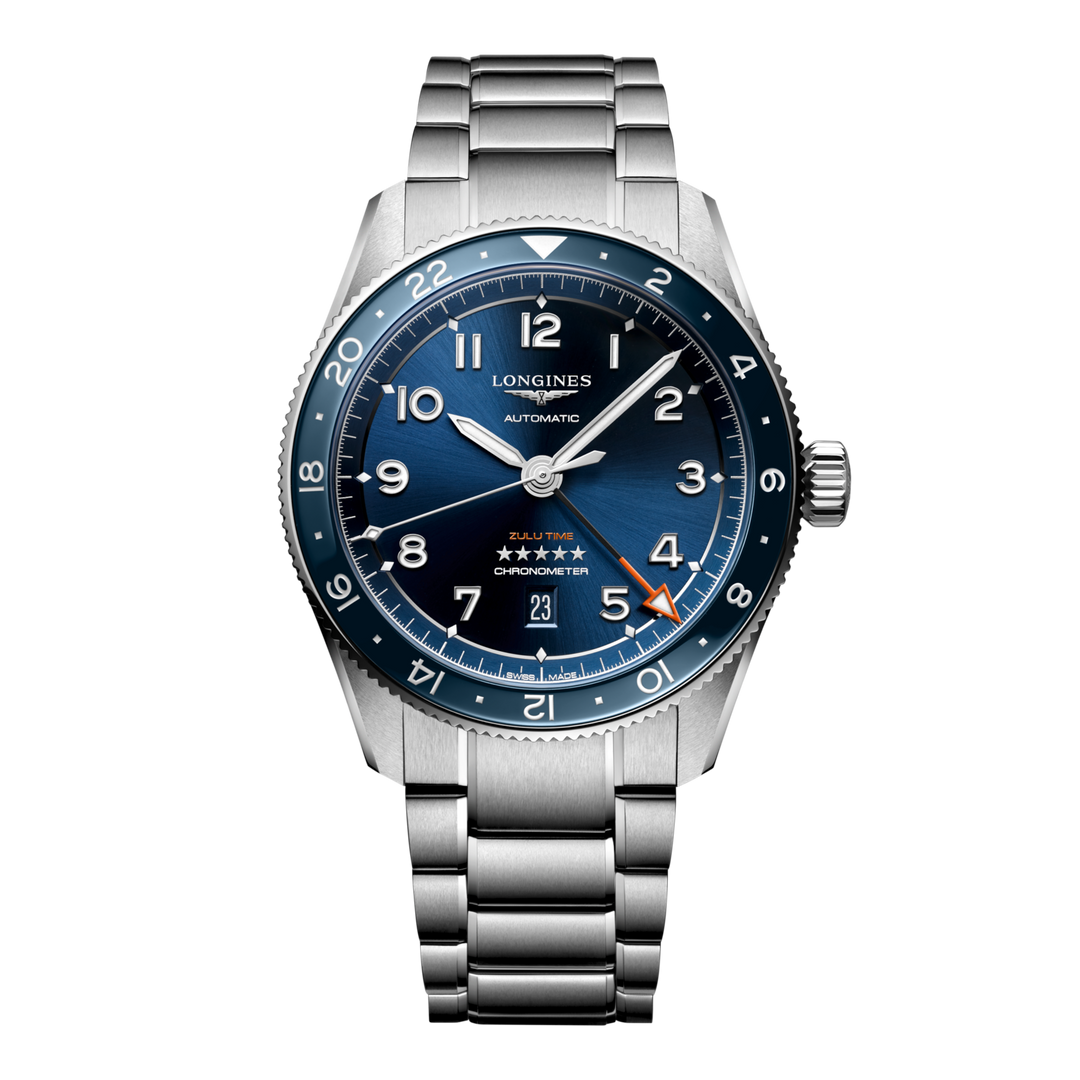Quadrante blu a raggi di sole con numeri arabi applicati e lancette argentate lucide con trattamento Swiss Super-LumiNova® dell'orologio Longines Spirit Zulu Time automatico