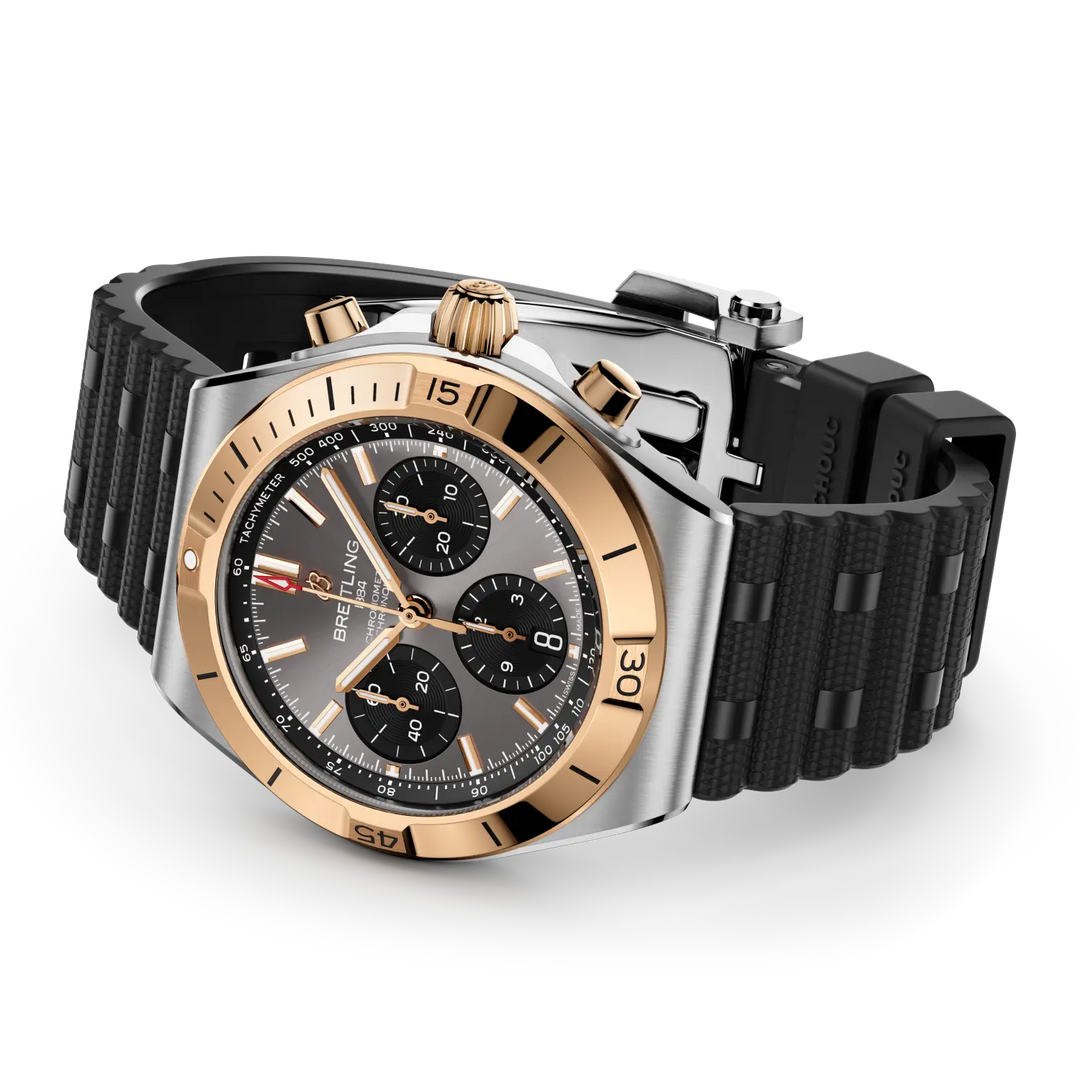 Breitling Chronomat B01 Chronograph 42 UB0158101B1S1 - cassa acciaio/oro rosa - cinturino caucciù nero - quadrante grigio con cronografo e datario 